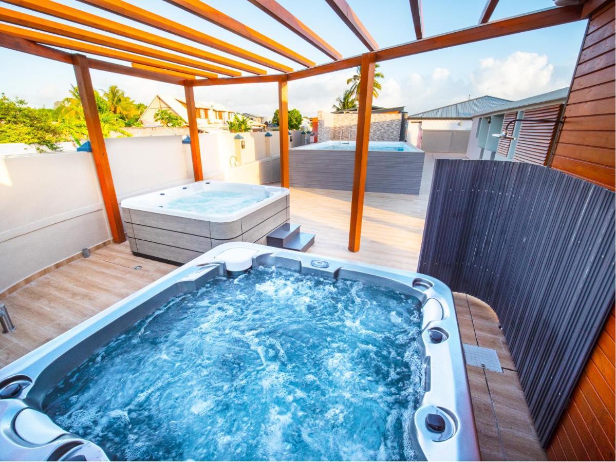Evasion En Plein Coeur De La Ville T2 Jacuzzis Sauna Et Piscine Au Centre De ปอร์-หลุยส์ ภายนอก รูปภาพ