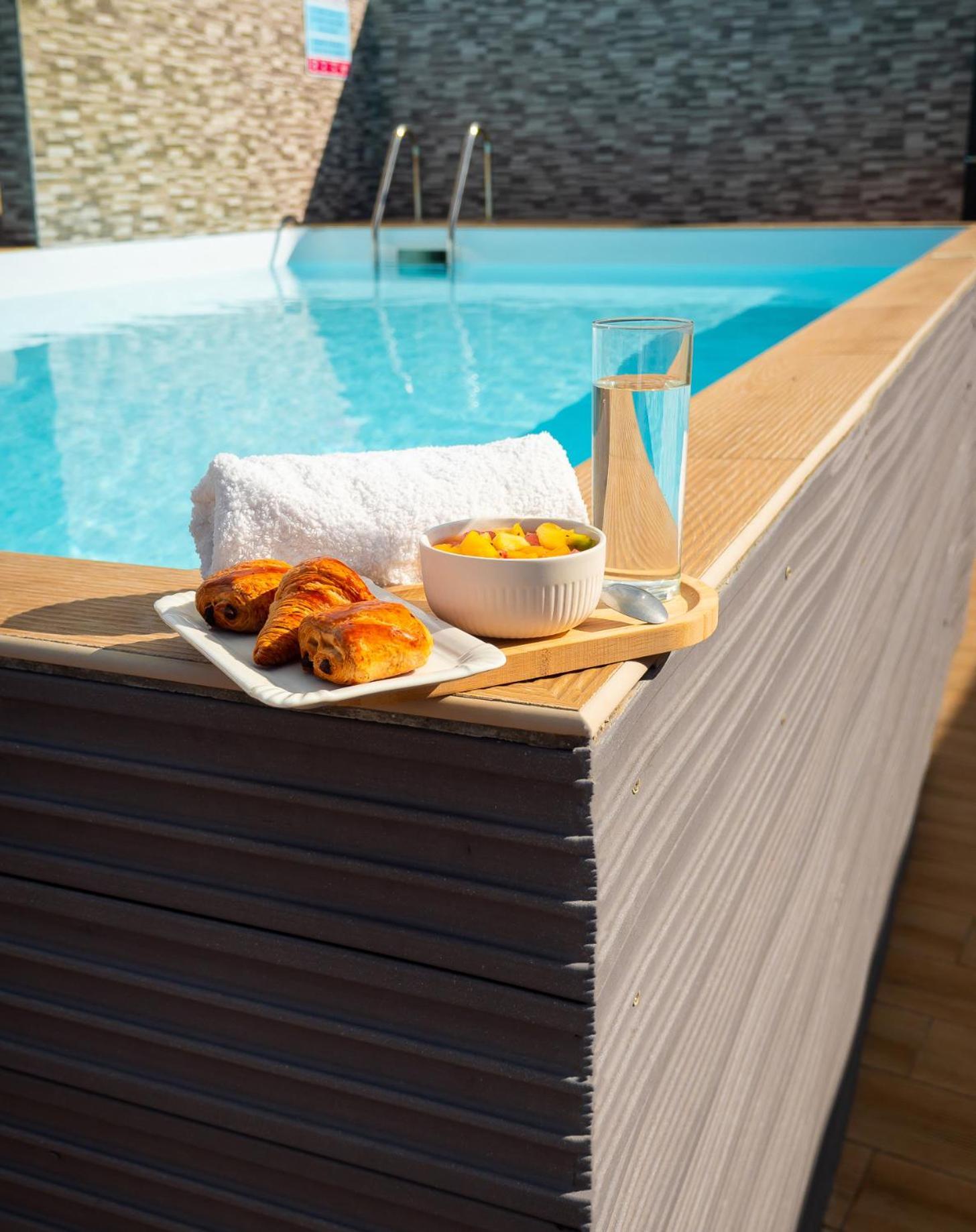 Evasion En Plein Coeur De La Ville T2 Jacuzzis Sauna Et Piscine Au Centre De ปอร์-หลุยส์ ภายนอก รูปภาพ